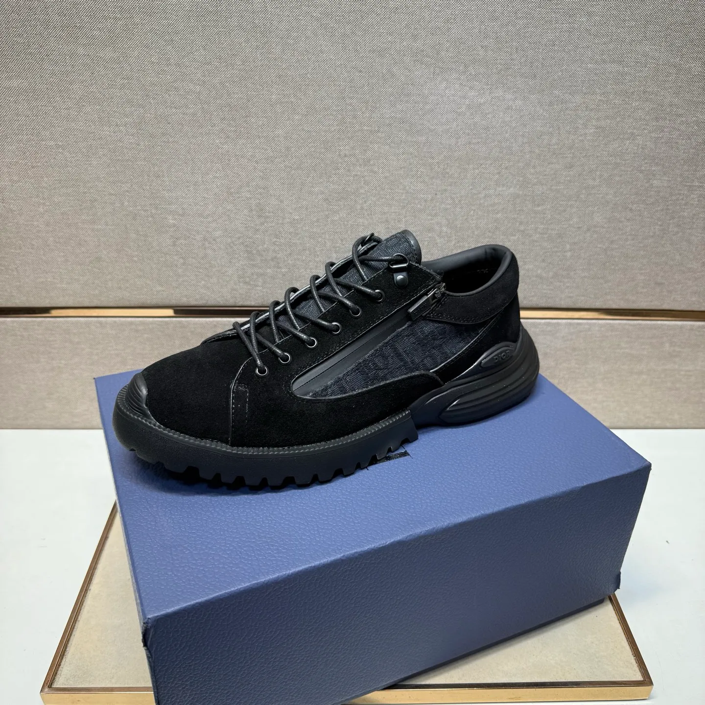 ⬛️Men's shoes 💰p560 [Dior~] Men's casual shoes 2025z cabinet sales simultaneously 🔶Size: 39-44 #️⃣ 🔷2 colors🔜The upper is made of multi-material splicing➕Genuine leather lining, comfortable and breathable, sole: original comfortable and wear-resistant outsole, ⚠️Real shot📱Photographed🎬The real thing is better📢📢📢